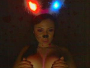 Sexy Halloween Girl mit Leucht-Öhrchen